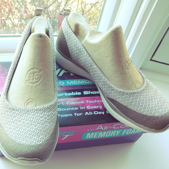 skechers microburst taupe